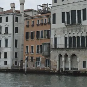 Leon Bianco On The Grand Canal Venecia